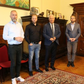 powiększ zdjęcie: Eurorally 2024: Legnica na trasie niezwykłego rajdu samochodowego!