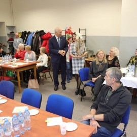 powiększ zdjęcie: Odnowiona siedziba szczęśliwych emerytów