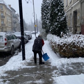 Odśnieżanie dachu i chodników