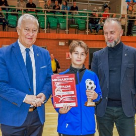 powiększ zdjęcie: Miedź Legnica zwyciężyła w Międzynarodowym Turniej Piłki Nożnej w Legnicy