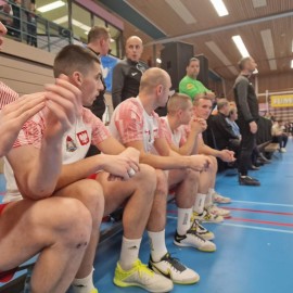 powiększ zdjęcie: Legniccy strażacy wicemistrzami świata służb mundurowych w Futsalu