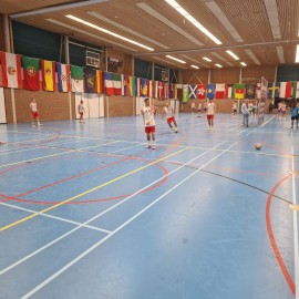 powiększ zdjęcie: Legniccy strażacy wicemistrzami świata służb mundurowych w Futsalu