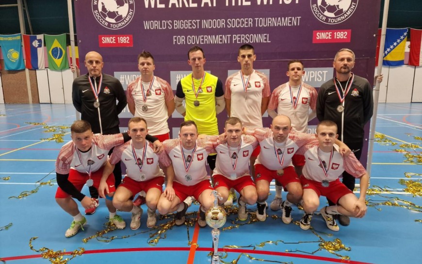 Legniccy strażacy wicemistrzami świata służb mundurowych w Futsalu