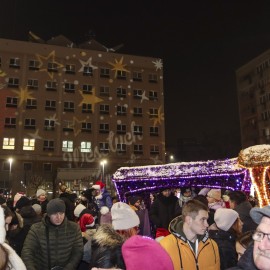 powiększ zdjęcie: Świąteczne iluminacje rozświetliły Legnicę