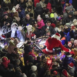 powiększ zdjęcie: Świąteczne iluminacje rozświetliły Legnicę