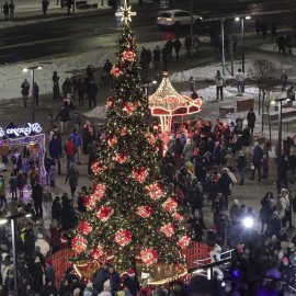 powiększ zdjęcie: Świąteczne iluminacje rozświetliły Legnicę