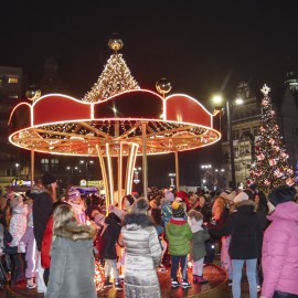 powiększ zdjęcie: Świąteczne iluminacje rozświetliły Legnicę