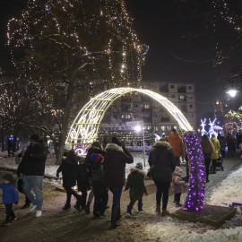 powiększ zdjęcie: Świąteczne iluminacje rozświetliły Legnicę