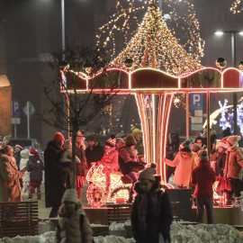 powiększ zdjęcie: Świąteczne iluminacje rozświetliły Legnicę