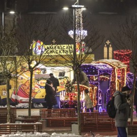 powiększ zdjęcie: Świąteczne iluminacje rozświetliły Legnicę