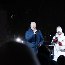 powiększ zdjęcie: Świąteczne iluminacje rozświetliły Legnicę