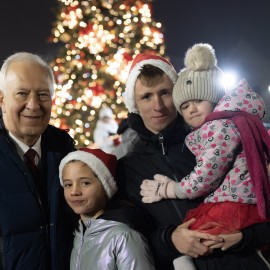 powiększ zdjęcie: Świąteczne iluminacje rozświetliły Legnicę