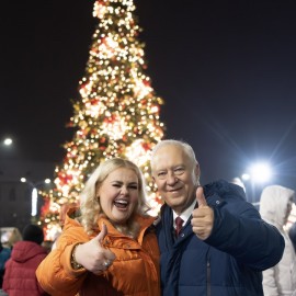 powiększ zdjęcie: Świąteczne iluminacje rozświetliły Legnicę