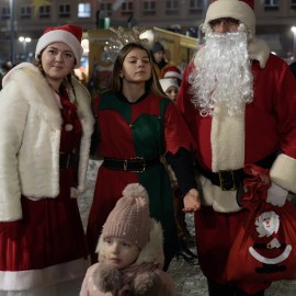 powiększ zdjęcie: Świąteczne iluminacje rozświetliły Legnicę