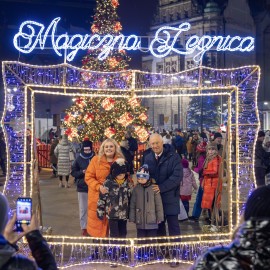 powiększ zdjęcie: Świąteczne iluminacje rozświetliły Legnicę