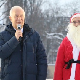 powiększ zdjęcie: Lodowisko w Legnicy otwarte