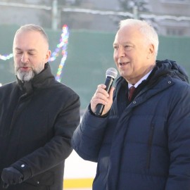 powiększ zdjęcie: Lodowisko w Legnicy otwarte