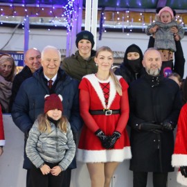powiększ zdjęcie: Lodowisko w Legnicy otwarte