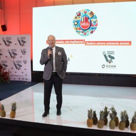 powiększ zdjęcie: Przyjaciele, nie hejterzy! Jedno słowo zmienia świat