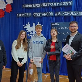 powiększ zdjęcie: W hołdzie Powstańcom Wielkopolskim: Konkurs historyczny w SP 1 w Legnicy