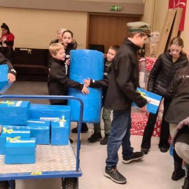 powiększ zdjęcie: Szlachetna Paczka od Hufca ZHP Legnica