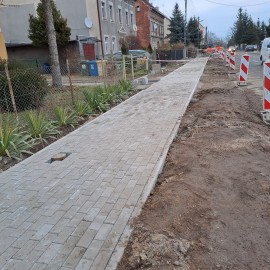 powiększ zdjęcie: Nowy chodnik na Pątnowskiej