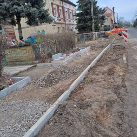 powiększ zdjęcie: Nowy chodnik na Pątnowskiej