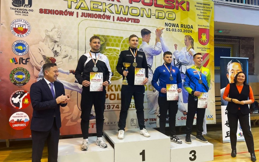Legniccy taekwondocy rozwiązali worek z medalami. Gratulujemy