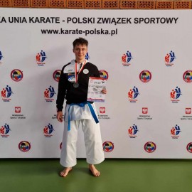 Srebrny medal Bartka Kasprzyka, karateki legnickiego klubu. Gratulujemy