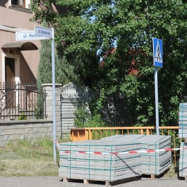 powiększ zdjęcie: Na ulicy Działkowej powstanie nowy chodnik. Będzie bezpieczniej i wygodniej