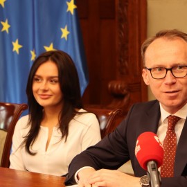 powiększ zdjęcie: Konferencja prasowa prezydenta Legnicy