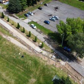 powiększ zdjęcie: Na Koperniku powstają kolejne miejsca parkingowe i chodnik
