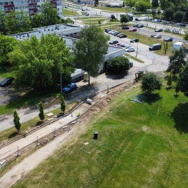 powiększ zdjęcie: Na Koperniku powstają kolejne miejsca parkingowe i chodnik