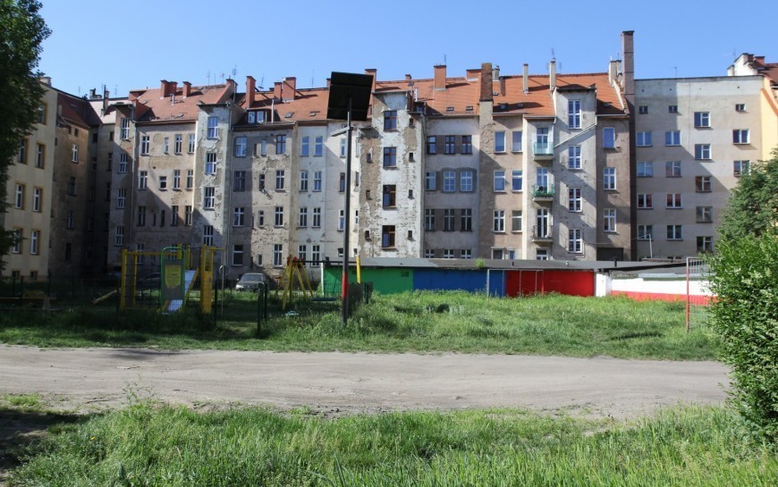 Legnicka firma zmodernizuje podwórze na Tarninowie