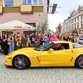 powiększ zdjęcie: Tysiące legniczan podziwiało niezwykłe samochody. Zobacz fotorelację z wydarzenia