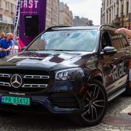 powiększ zdjęcie: Tysiące legniczan podziwiało niezwykłe samochody. Zobacz fotorelację z wydarzenia