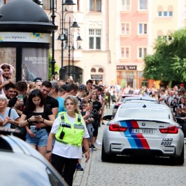 powiększ zdjęcie: Tysiące legniczan podziwiało niezwykłe samochody. Zobacz fotorelację z wydarzenia