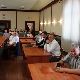 powiększ zdjęcie: Prezydent spotkał się z działaczami sportowymi legnickich klubów