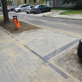 powiększ zdjęcie: Na ulicy Hubalczyków mieszkańcy mają już wygodny chodnik