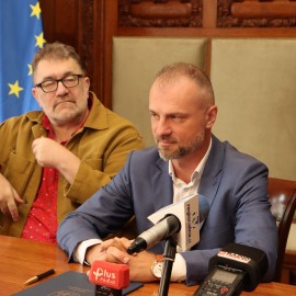 powiększ zdjęcie: Podpisano porozumienie o współprowadzeniu Teatru Modrzejewskiej