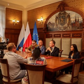 powiększ zdjęcie: Podpisano porozumienie o współprowadzeniu Teatru Modrzejewskiej