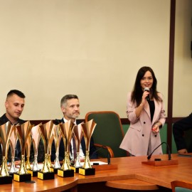 powiększ zdjęcie: Podsumowanie szkolnego roku sportowego. Zobacz kto zwyciężył