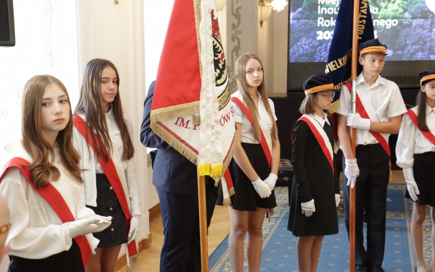 W piątek blisko 14 tys. uczniów legnickich szkół rozpocznie wakacje