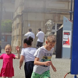 powiększ zdjęcie: LPWiK uruchomiło kurtyny wodne. W tych miejscach się ochłodzisz