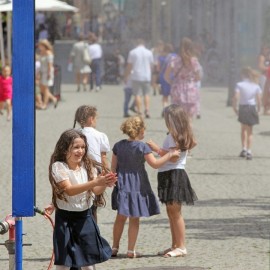 powiększ zdjęcie: LPWiK uruchomiło kurtyny wodne. W tych miejscach się ochłodzisz