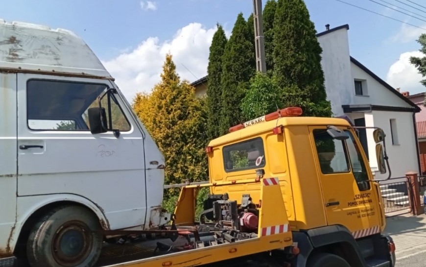 Legnicka straż miejska oczyszcza z wraków legnickie ulice