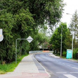 powiększ zdjęcie: Na ul. Działkowej powstał nowy chodnik. Jest bezpiecznie i wygodnie