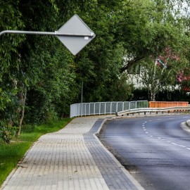 powiększ zdjęcie: Na ul. Działkowej powstał nowy chodnik. Jest bezpiecznie i wygodnie