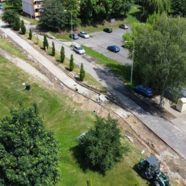 powiększ zdjęcie: Na Koperniku zbudowano nowy chodnik, remontowany jest parking