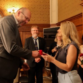 powiększ zdjęcie: Olaf Raschke nagrodzony tytułem Zasłużony dla Legnicy